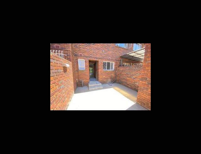 3 BEDROOM TOWNHOUSE FOR SALE IN BRACKENHURST